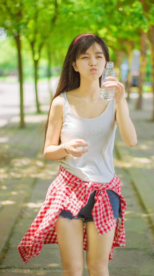 佛罗伦萨保持整体阵型压制对手反扑，佛罗伦萨综合